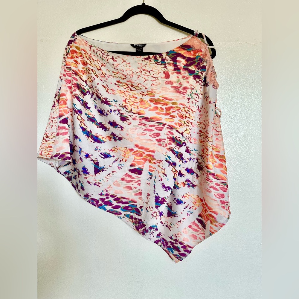 Marciano size 40, off shoulder blouse, soft and classy.